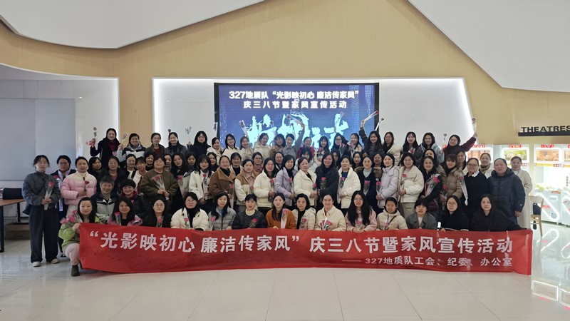 1.三八节大合影.jpg